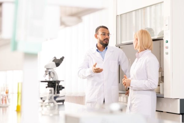 Two researchers talking in a laboratory